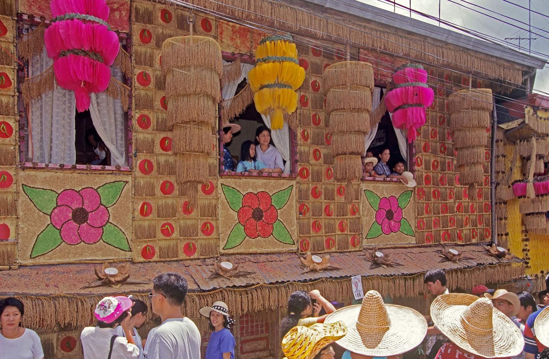 1719180652_192_Kas-yra-Pahiyas-Viskas-ka-reikia-zinoti-apie-Filipinu-festivali