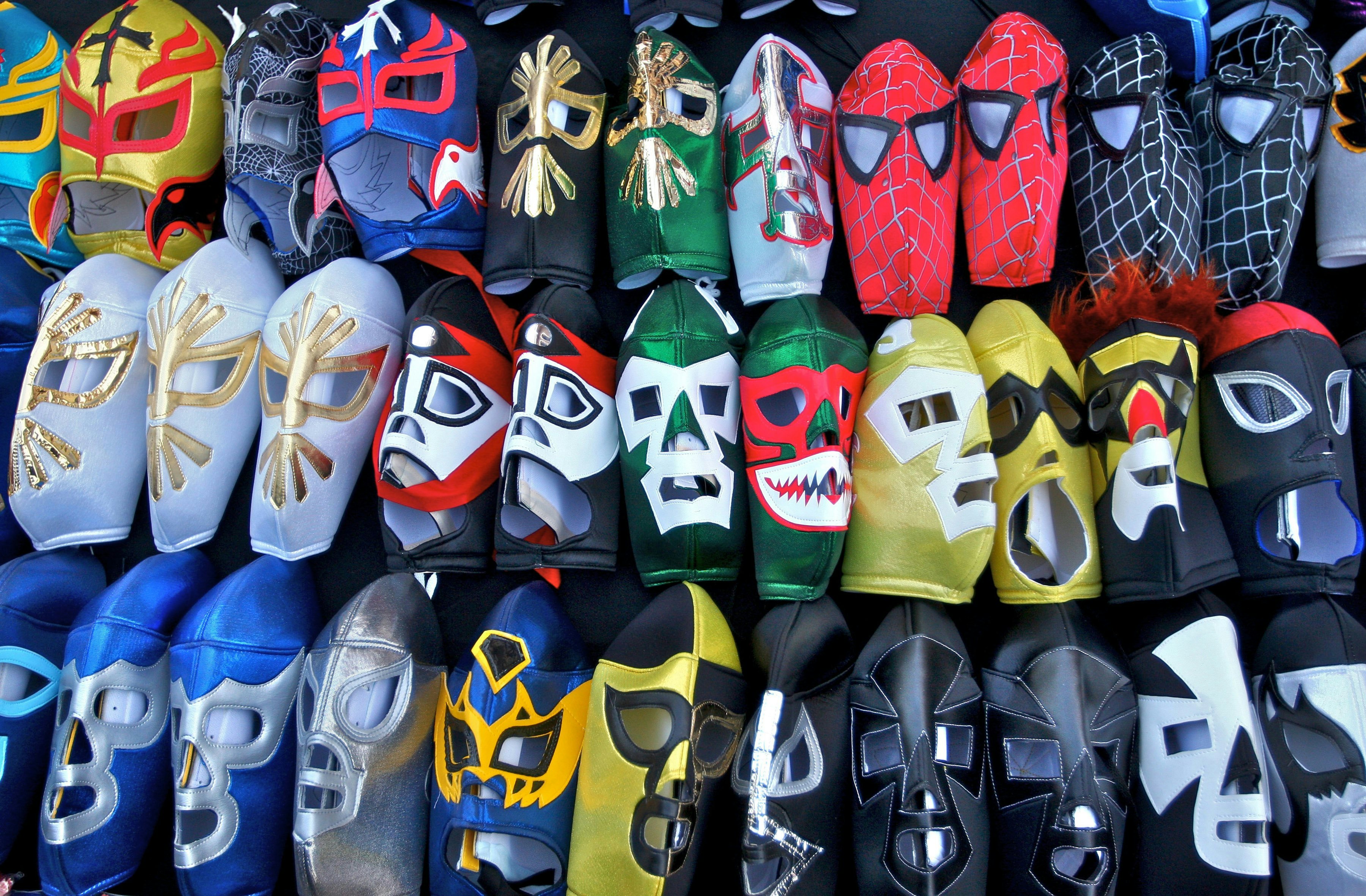 Luchador imtynių kaukės parduodamos Meksikoje.