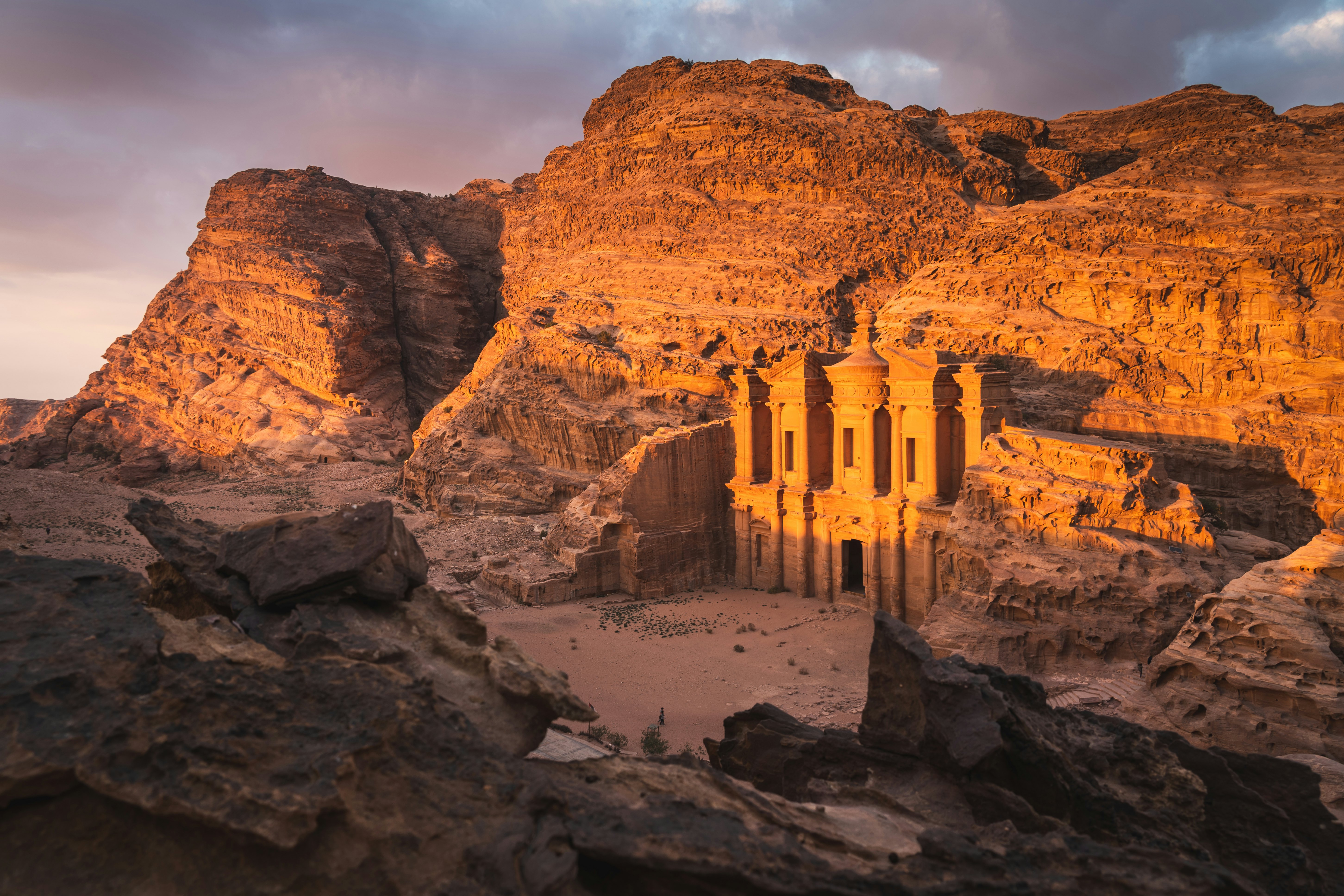 Vienuolynas arba „Ad-Dayr“ saulėlydžio metu Petros griuvėsiuose, Jordanijoje.