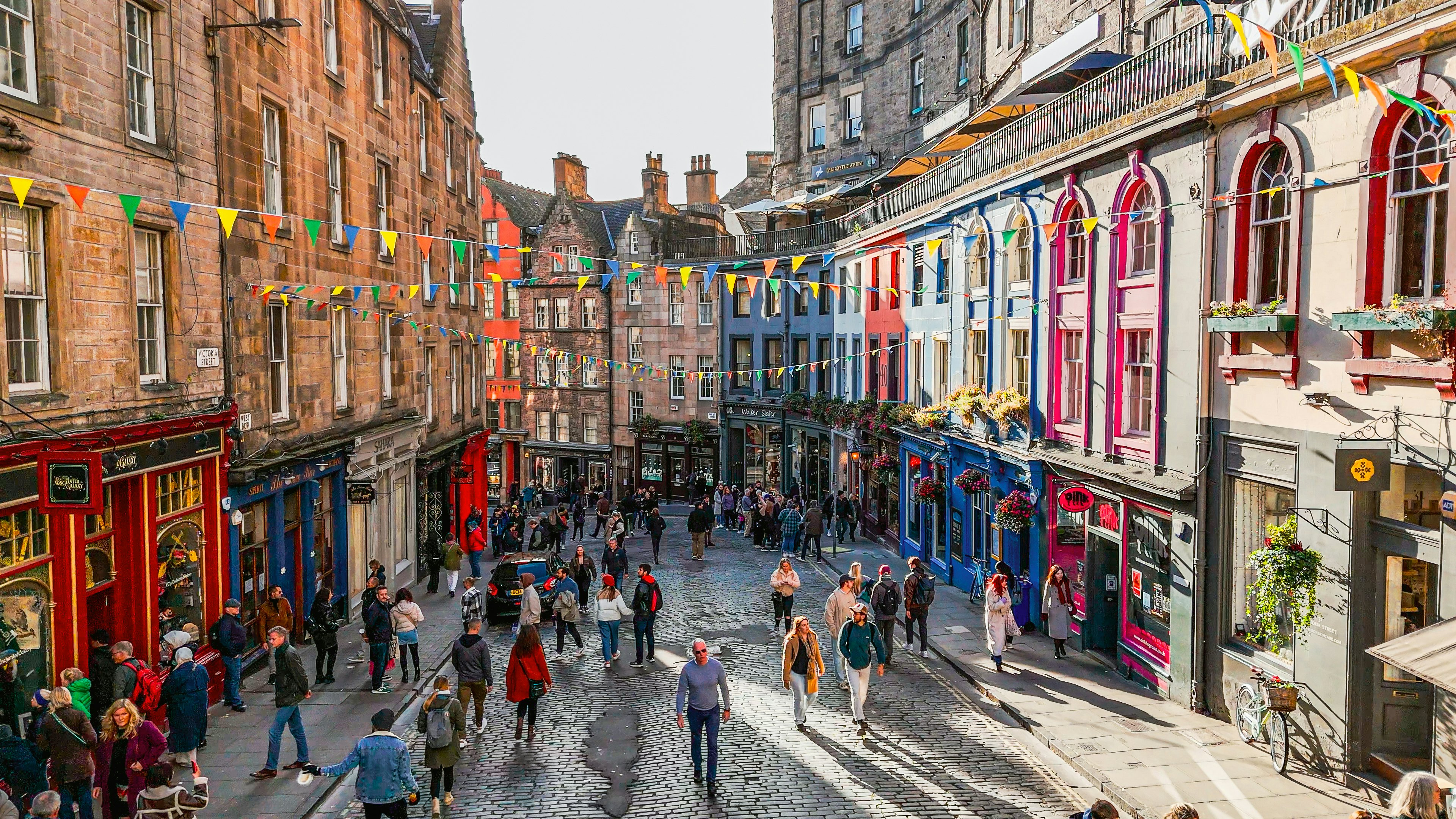 Edinburgas pasižymi įspūdingais pastatais ir unikaliu miesto charakteriu. Guven Ozdemir/Getty Images