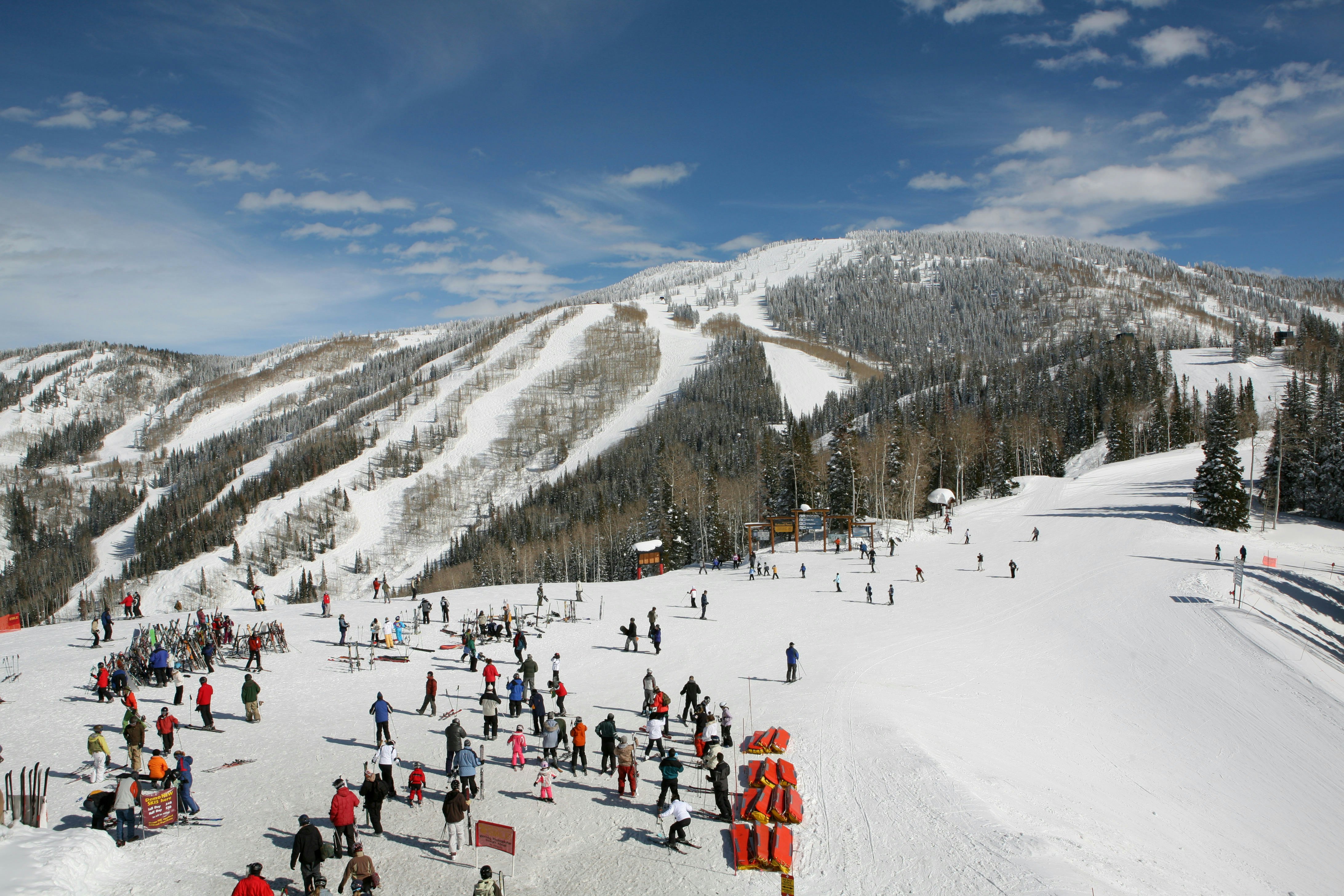 Patirkite klasikinį žiemos slidinėjimą Steamboat Springs mieste, Kolorado valstijoje. Getty Images
