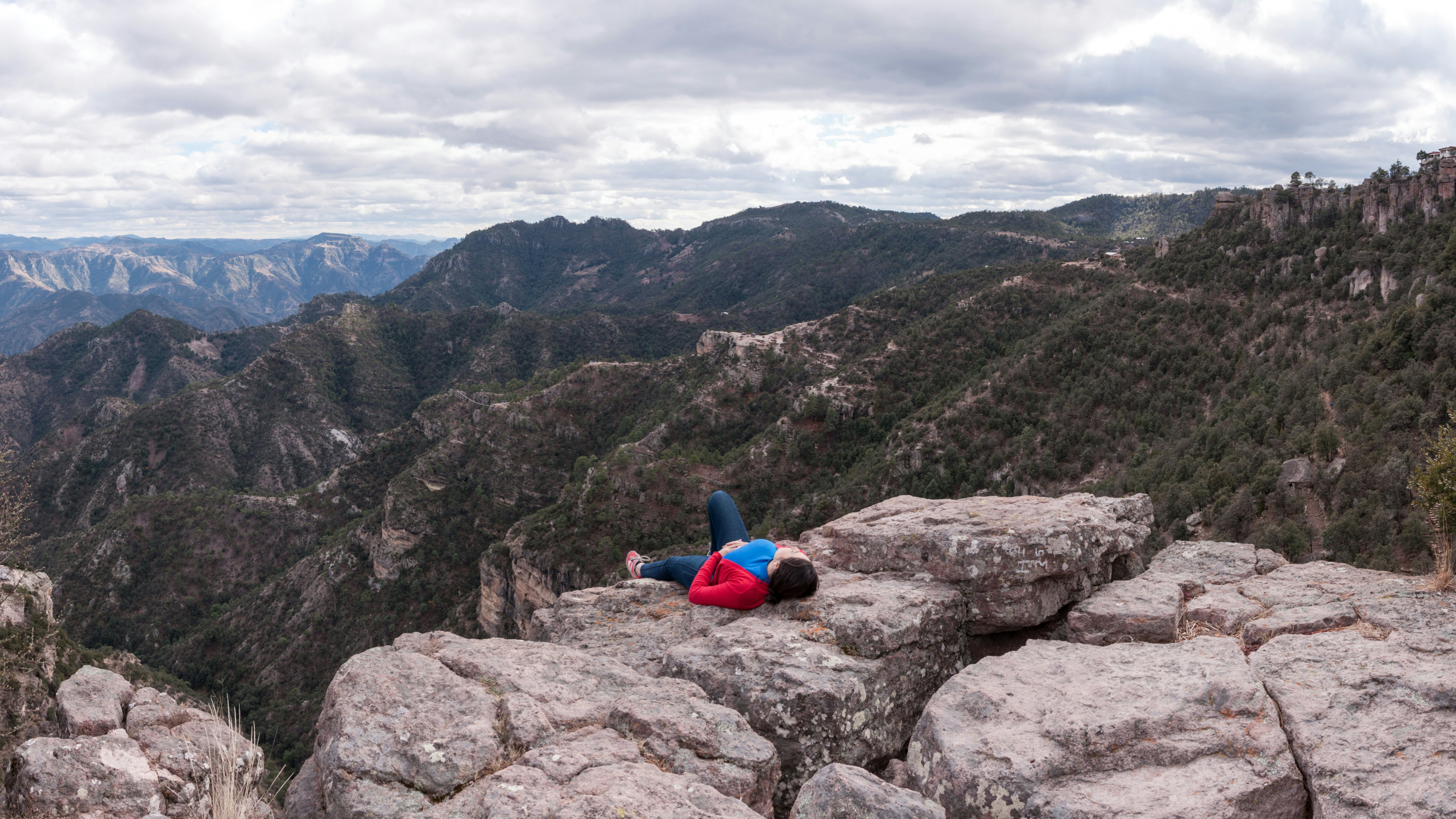 Panoraminis vario kanjono vaizdas Chihuahua mieste, Meksikoje