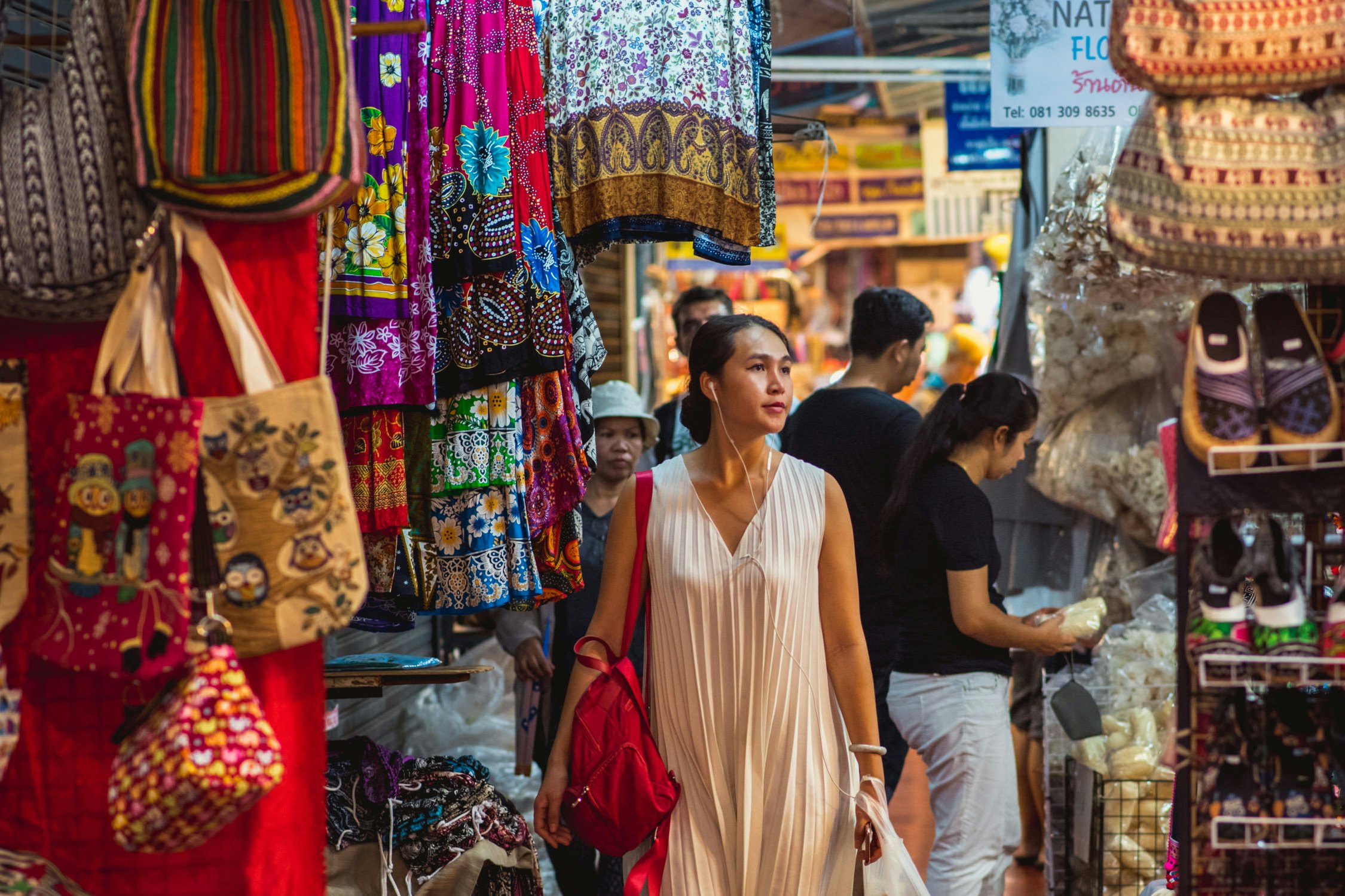 Bankoko Chatuchak savaitgalio turgus yra tikras vietinio gyvenimo atspindys. David Bokuchava/Shutterstock