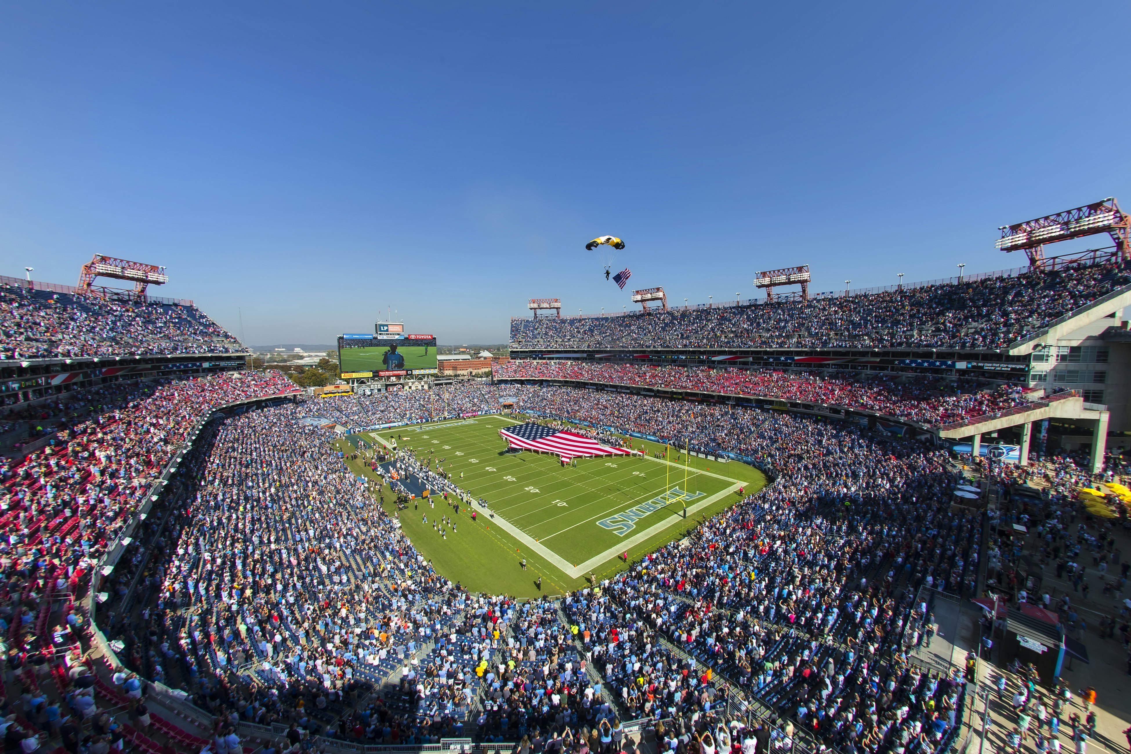 „Houston Texans“ eina į lauką prieš Tenesio „Titans“ LP lauke Nešvilyje, TN. Hiustonas įveikė „Titans“ 30-16.