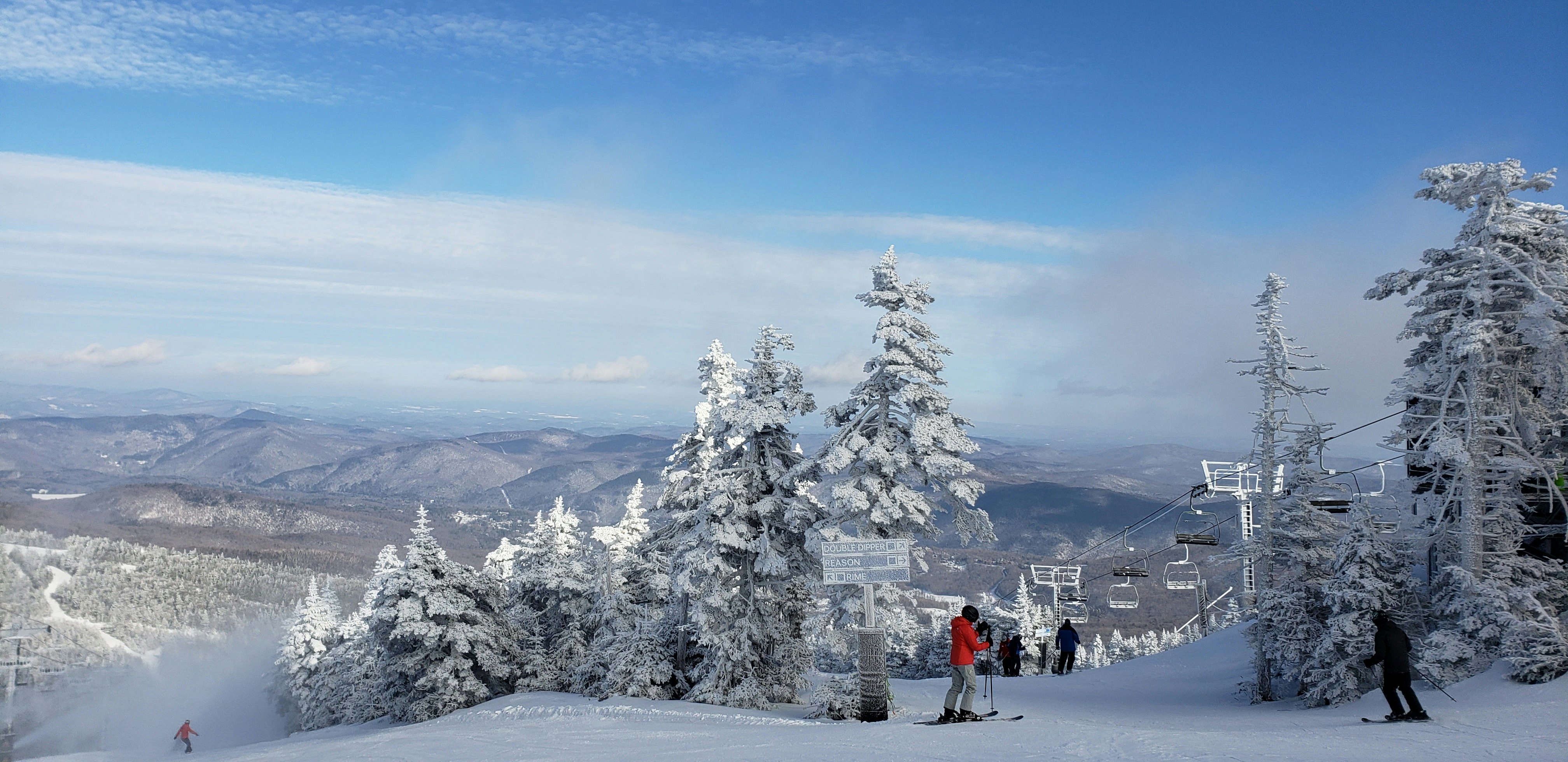 Slidinėjimo trasos su kėdėmis Killingtono slidinėjimo kurorte Vermonto kalnuose.