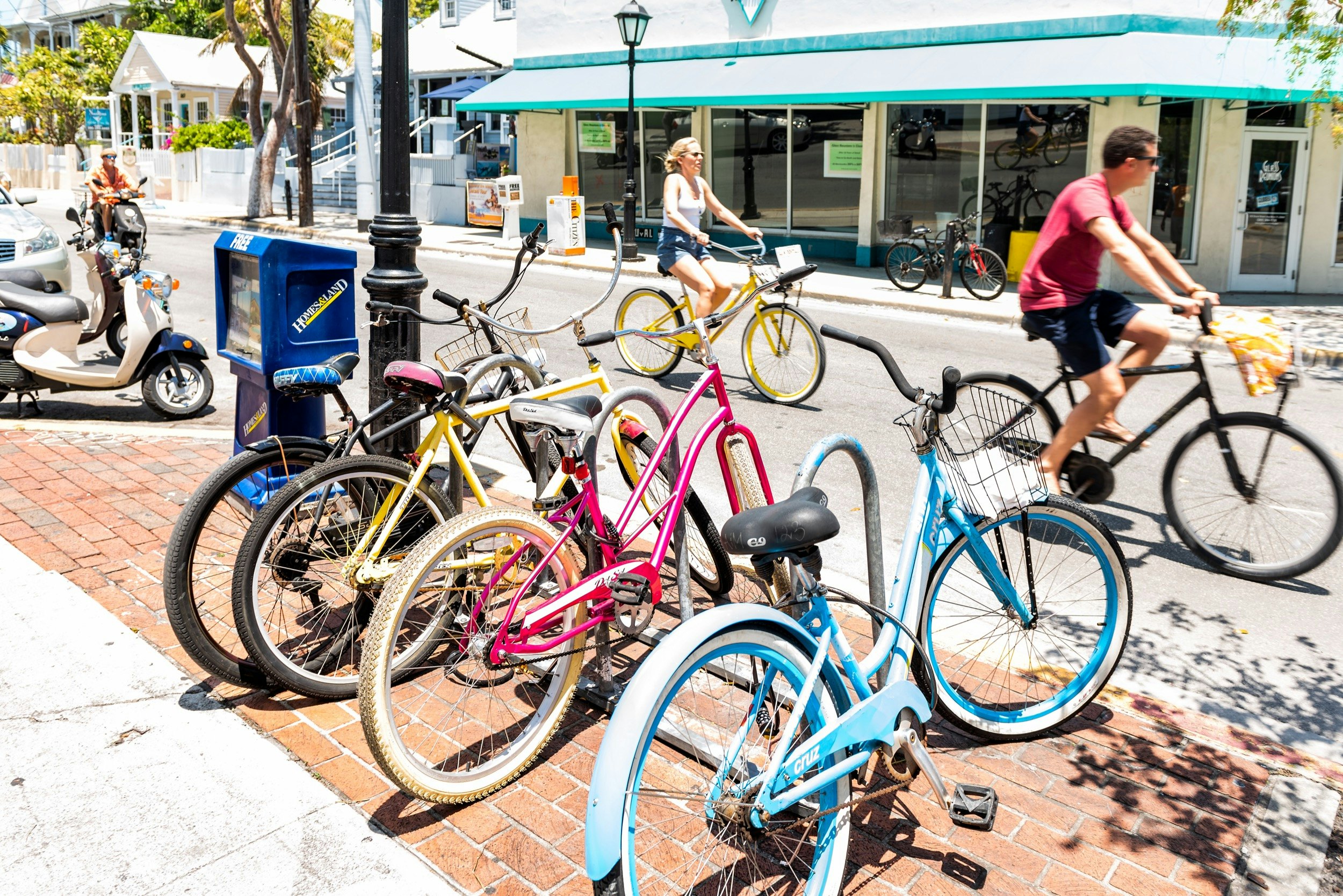 Spalvoti dviračiai ir dviratininkai Key West