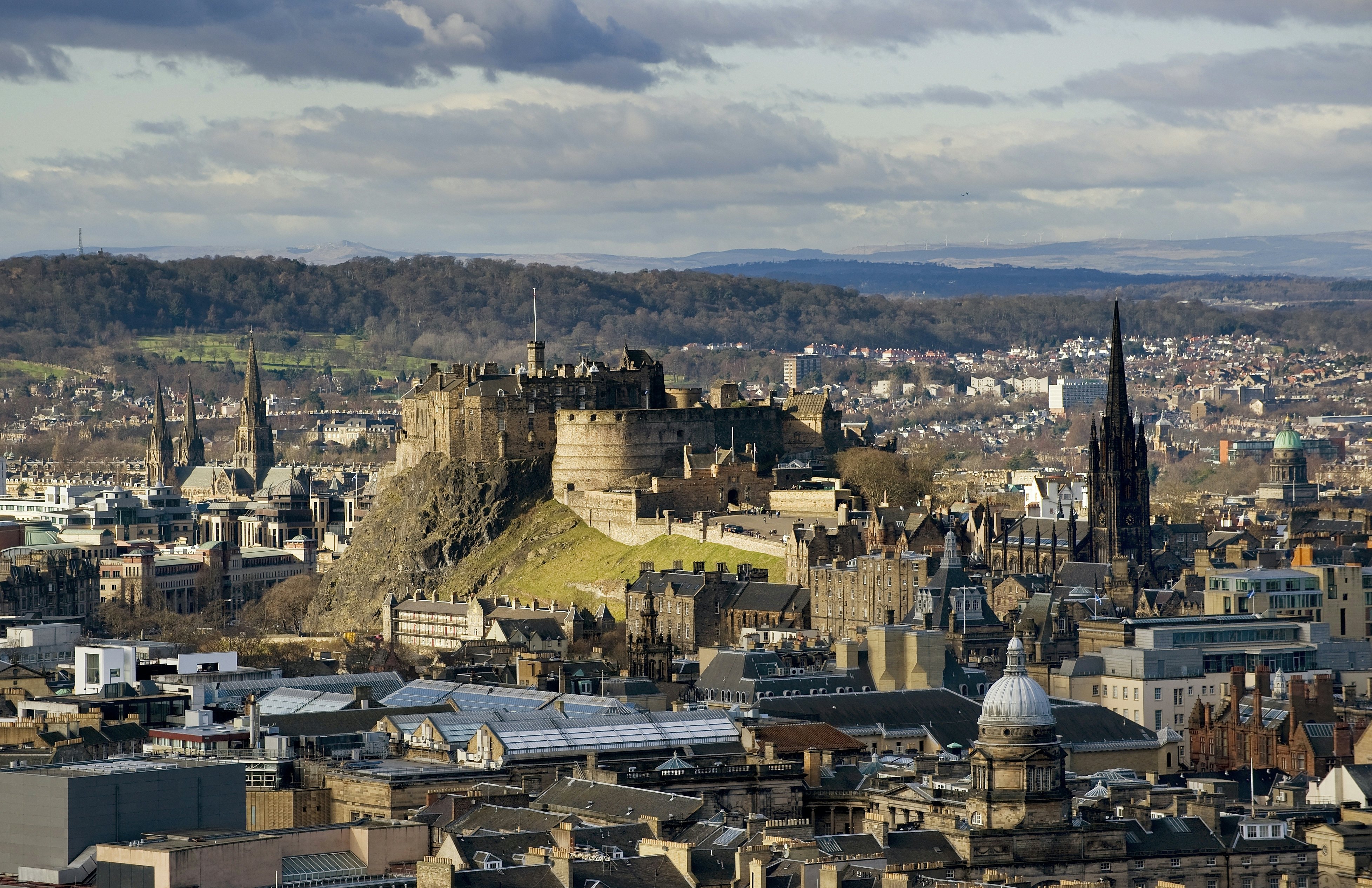 The skyline of central Edinburgh, dominated by Edinburgh Castle.