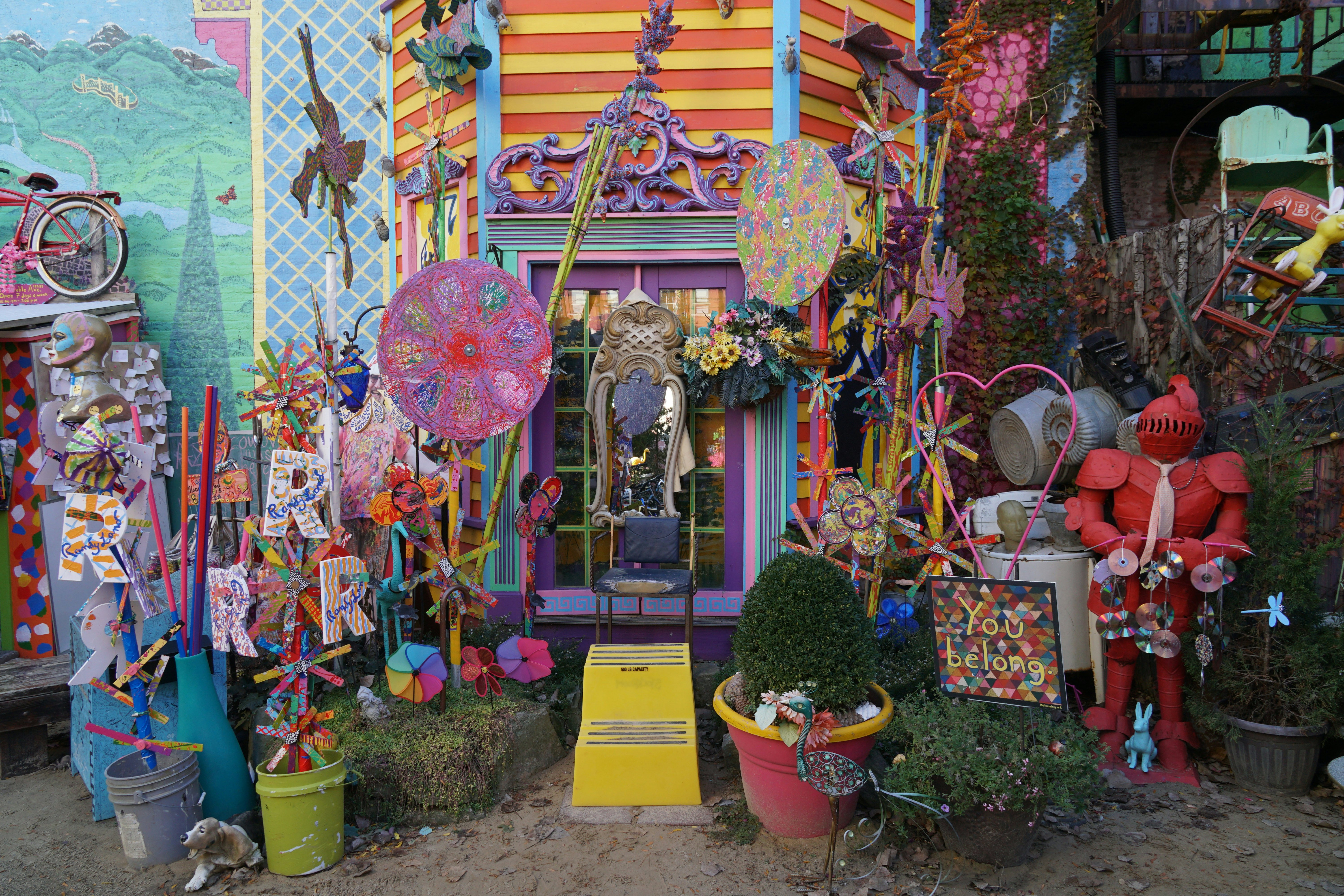 Randyland – ryški, originali meninė erdvė po atviru dangumi, kupina margaspalvių objektų.