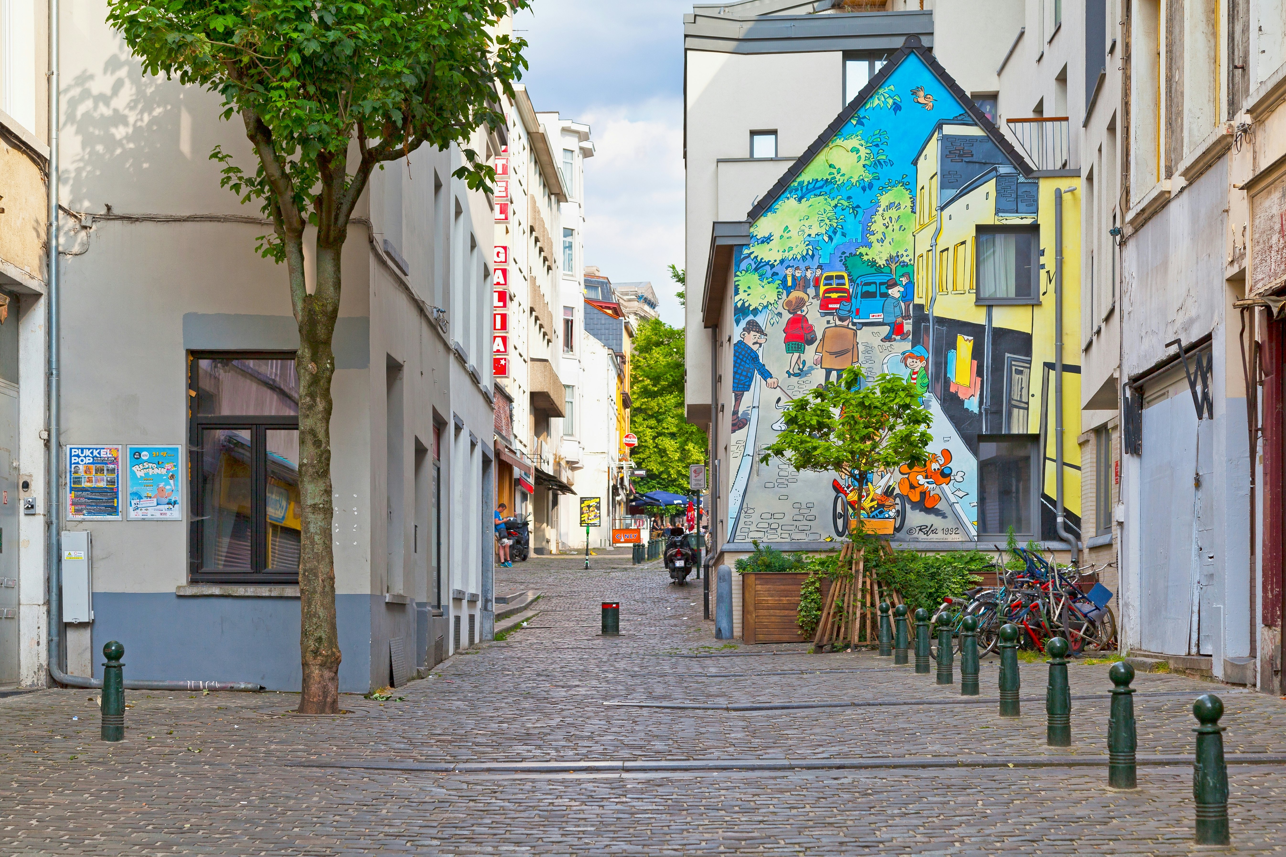 The rue de Chevreuil in Brussels showing the comic-style mural of Boule Bill
