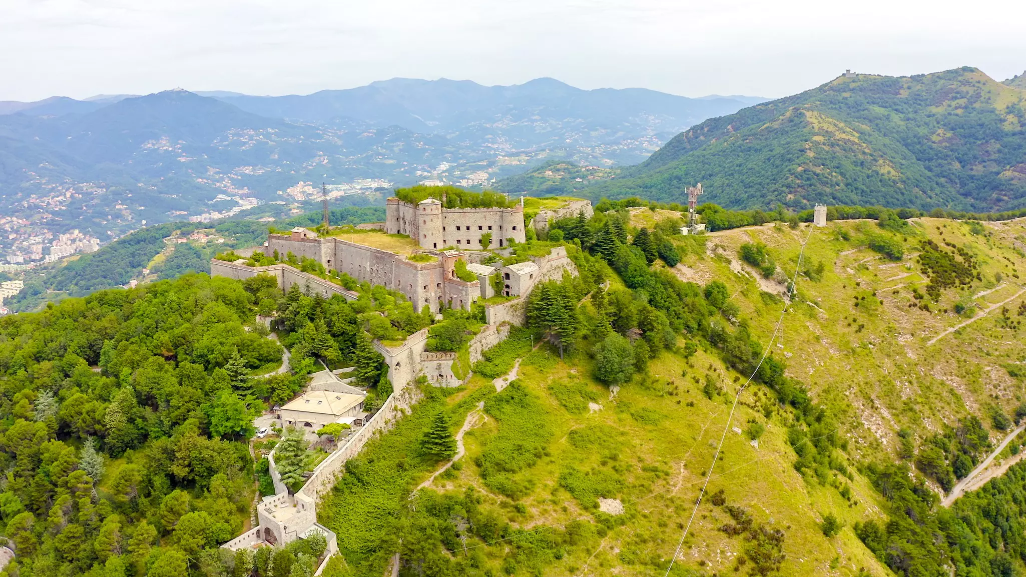 A fort and ramparts on a grassy hill.
